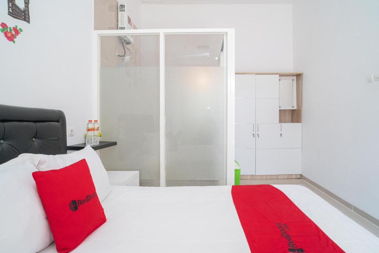 Отель Reddoorz Syariah At Winong Nganjuk Экстерьер фото