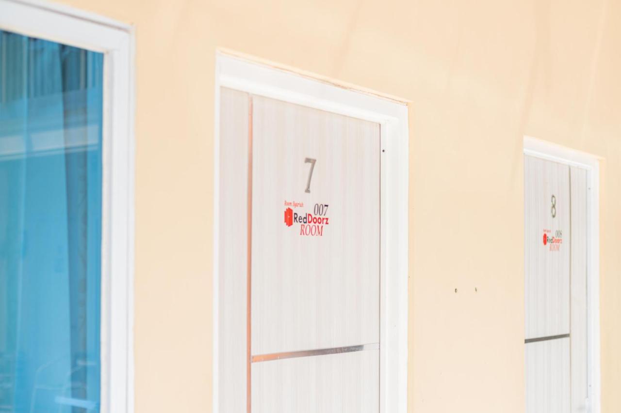 Отель Reddoorz Syariah At Winong Nganjuk Экстерьер фото